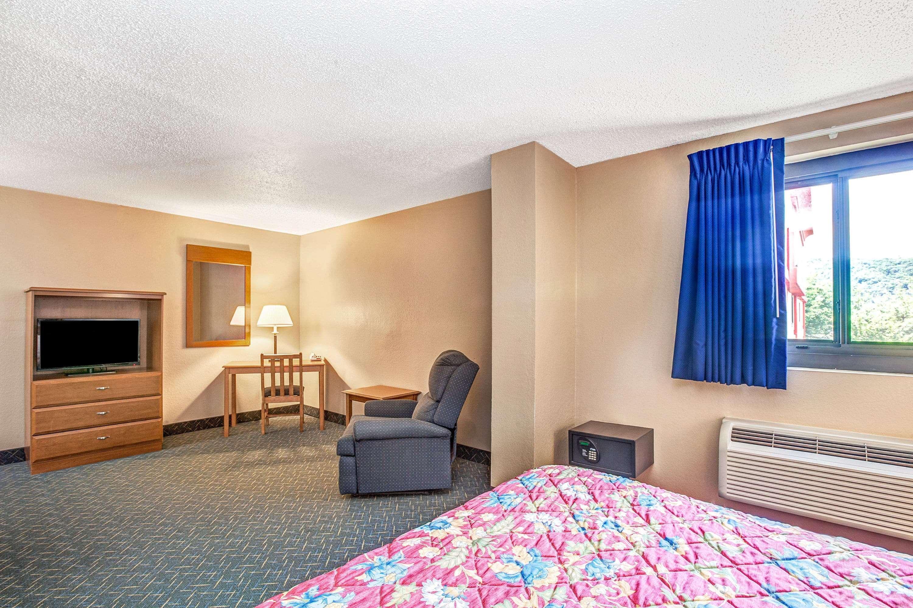 Hotel Super 8 By Wyndham Mahwah Exteriér fotografie